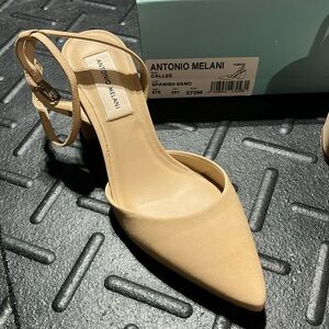 NWT Antonio Melani Callee Spanish Sand Nude size 7 block strap heel